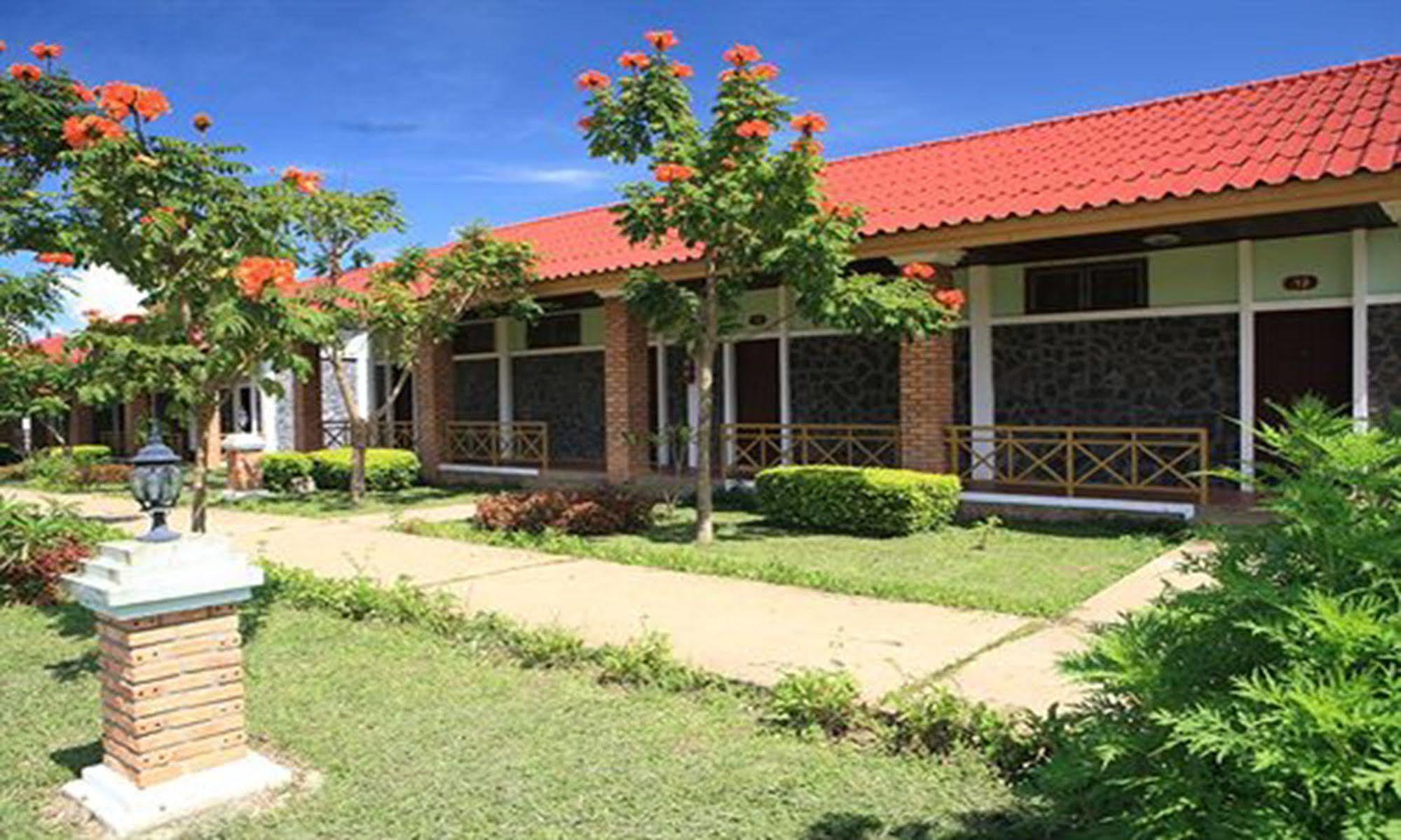 Vansana Plain Of Jars Hotel Muang Phônsavan Exterior foto